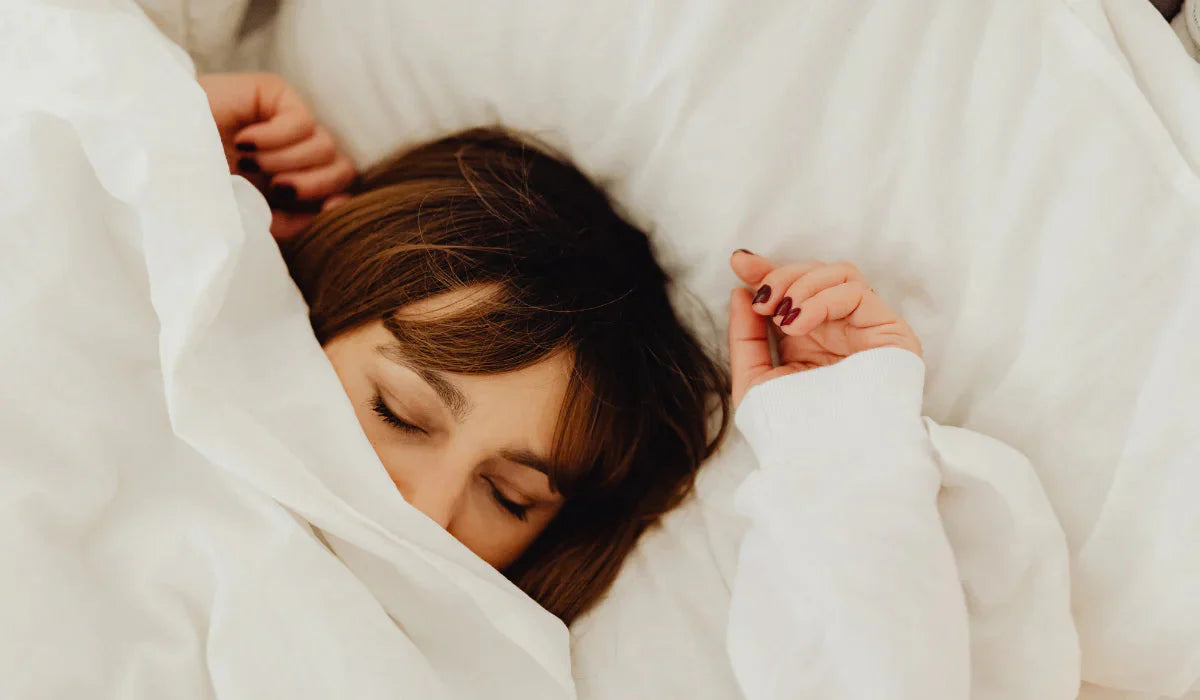 Cómo tener un sueño reparador: hábitos y suplemento natural que sí funciona